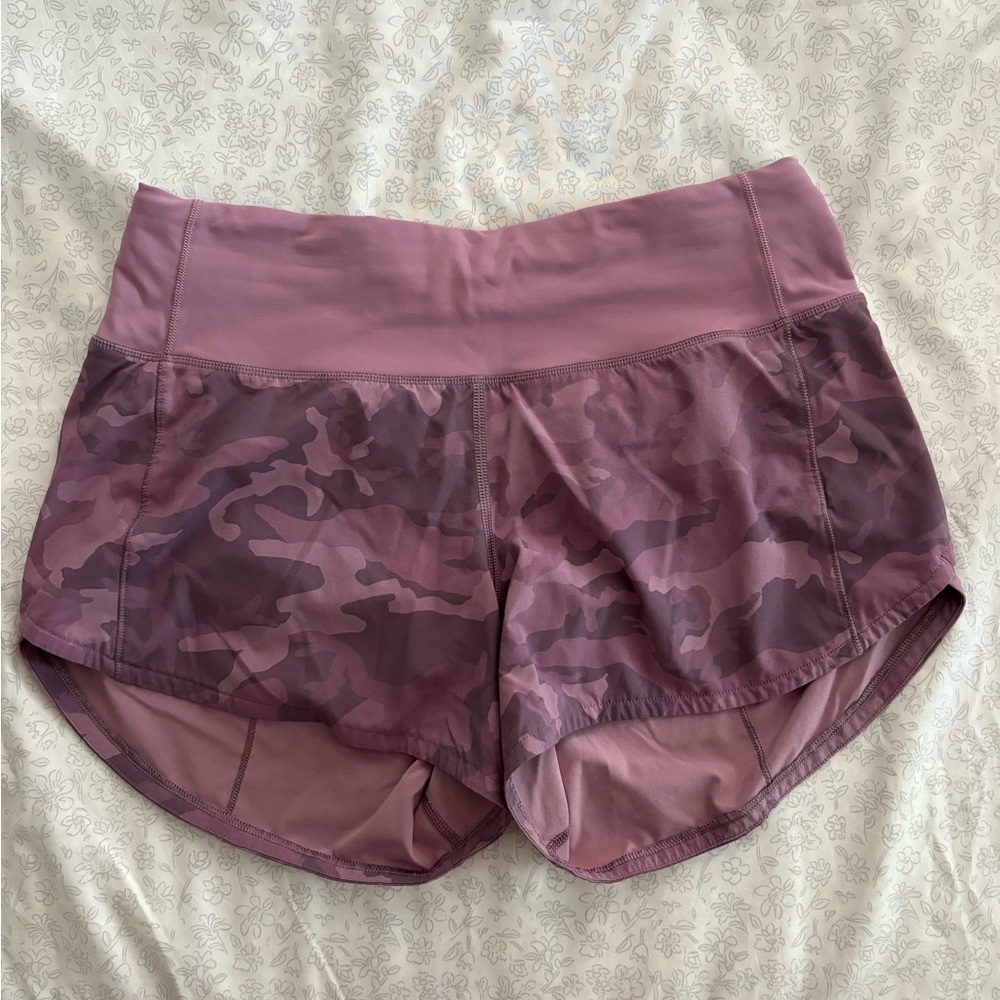 Lululemon 2.5” speed up low rise lined shorts. Size 4
